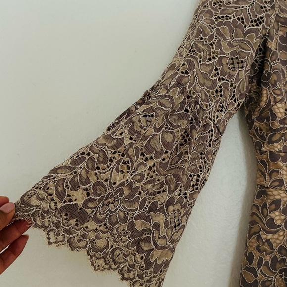 Elegant Lace Dress with Floral Pattern - Picture 7 of 10